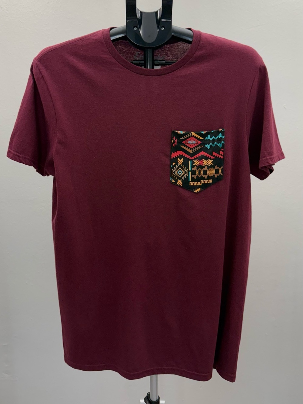 Empyre Men’s Burgundy Pocket T-Shirt Medium Tribal Print Cotton Tee NWT